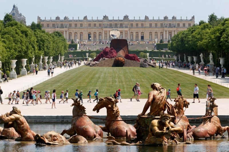 Les inscriptions sur le "dirty corner" d'anish kapoor vont etre dissimulees
