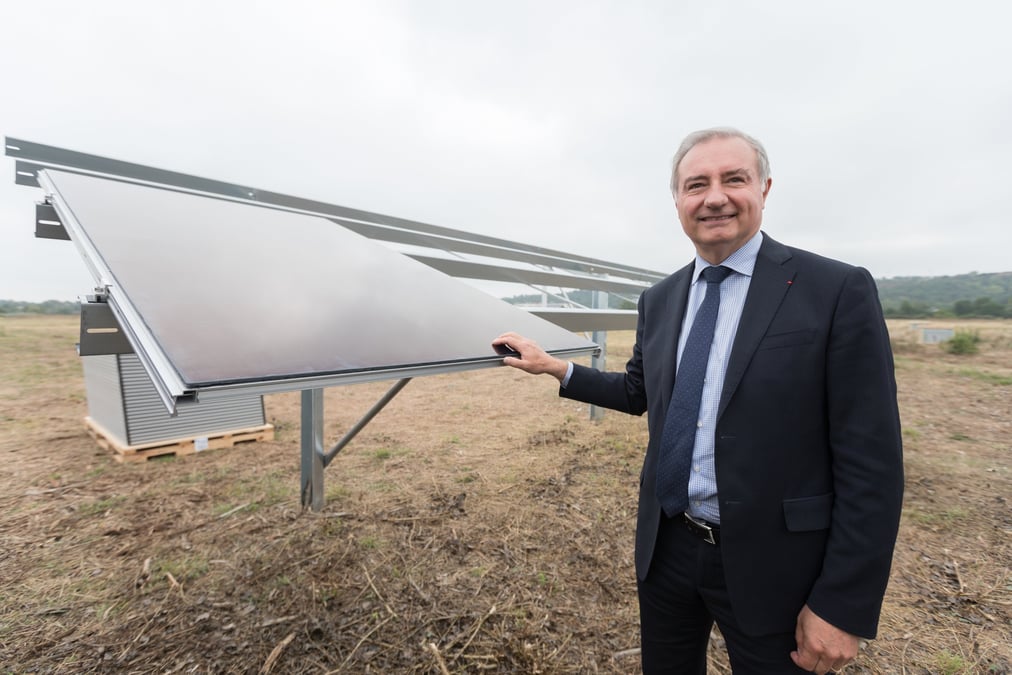 Le maire de Toulouse et président de la Métropole a participé à la pose du premier panneau photovoltaïque de la centrale, le 28 août.