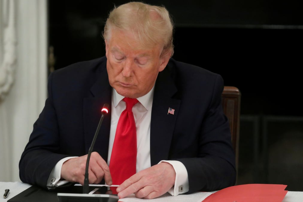 Facebook suspend le compte de trump pour deux ans