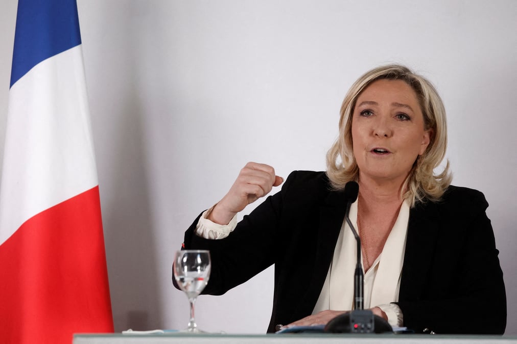 Le pen conseille a zemmour de trouver sa "propre identite" politique