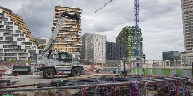 En mars sur un an, les maisons individuelles ont obtenu 129.200 autorisations (-22,2%) et les logements collectifs 229.300 autorisations (-18,4%).