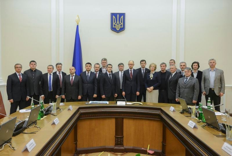 Un nouveau gouvernement nommé en Ukraine, tensions en Crimée