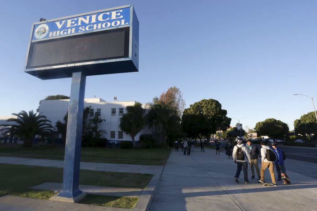 Les ecoles de los angeles fermees apres des menaces