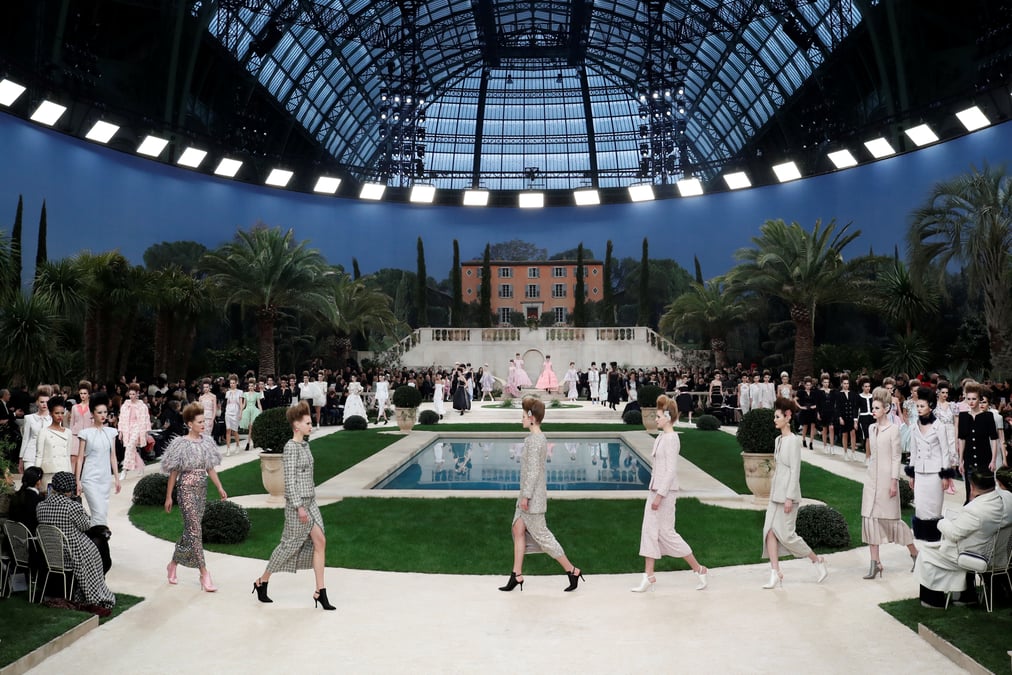 Karl lagerfeld absent du defile haute couture de chanel