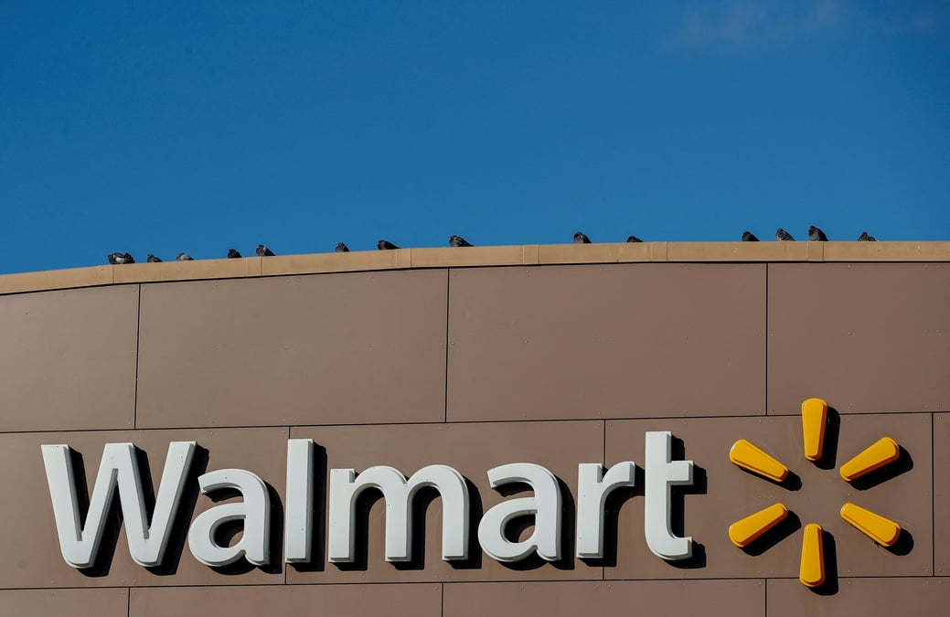 Walmart reduit ses previsions en raison de l'envolee des couts