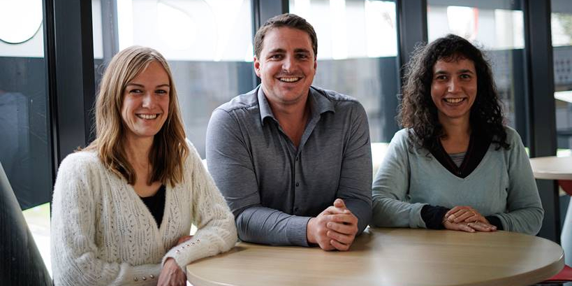 De gauche à droite : Marianne Rittaud, associée et directrice marketing & commercial de Circouleur, Thomas Pestourie, PDG de SCSO Unikalo, Maïlys Grau, présidente et fondatrice de Circouleur.