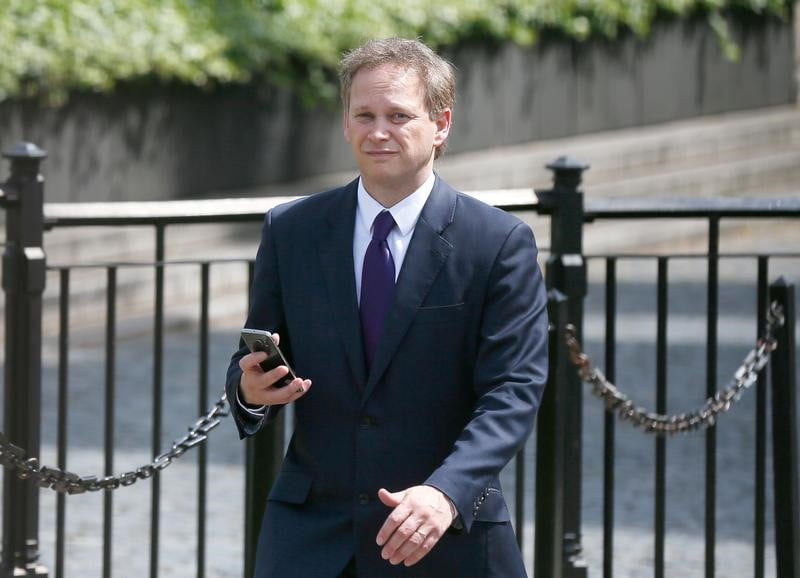Partisans et adversaires du brexit pour le depart de may