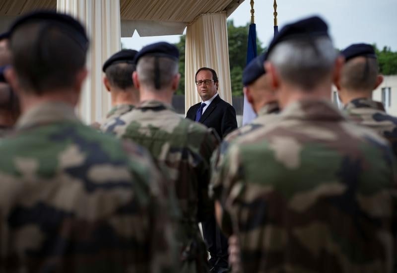 Francois hollande parle du risque autoritaire pour 2017