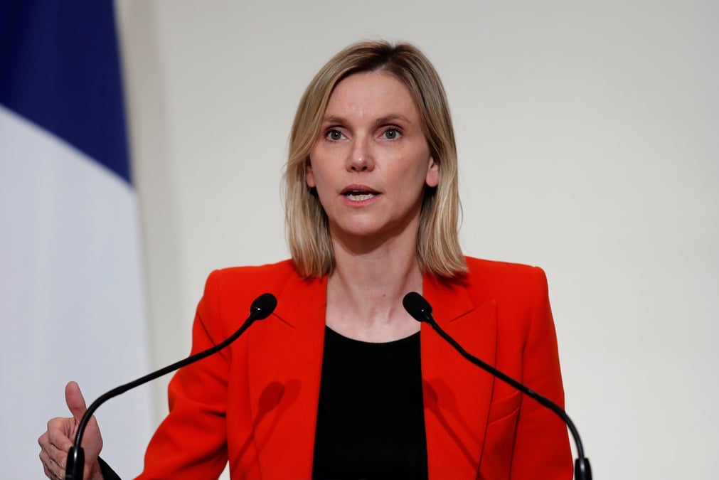 On peut soutenir air france et interdire des vols courts, dit pannier-runacher