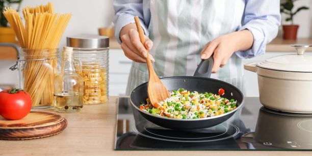 Des PFAS sont présents dans les poêles de cuisine (image d'illustration).