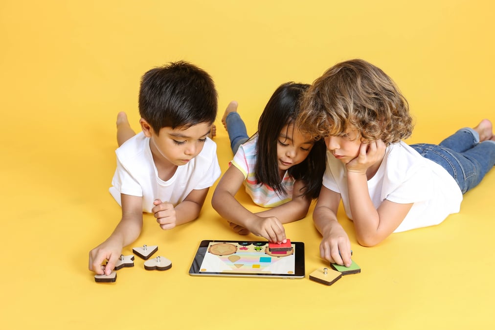 Marbotic a développé une collection d’applications et de pièces en bois dont la fonction est de divertir mais surtout d’apprendre.
