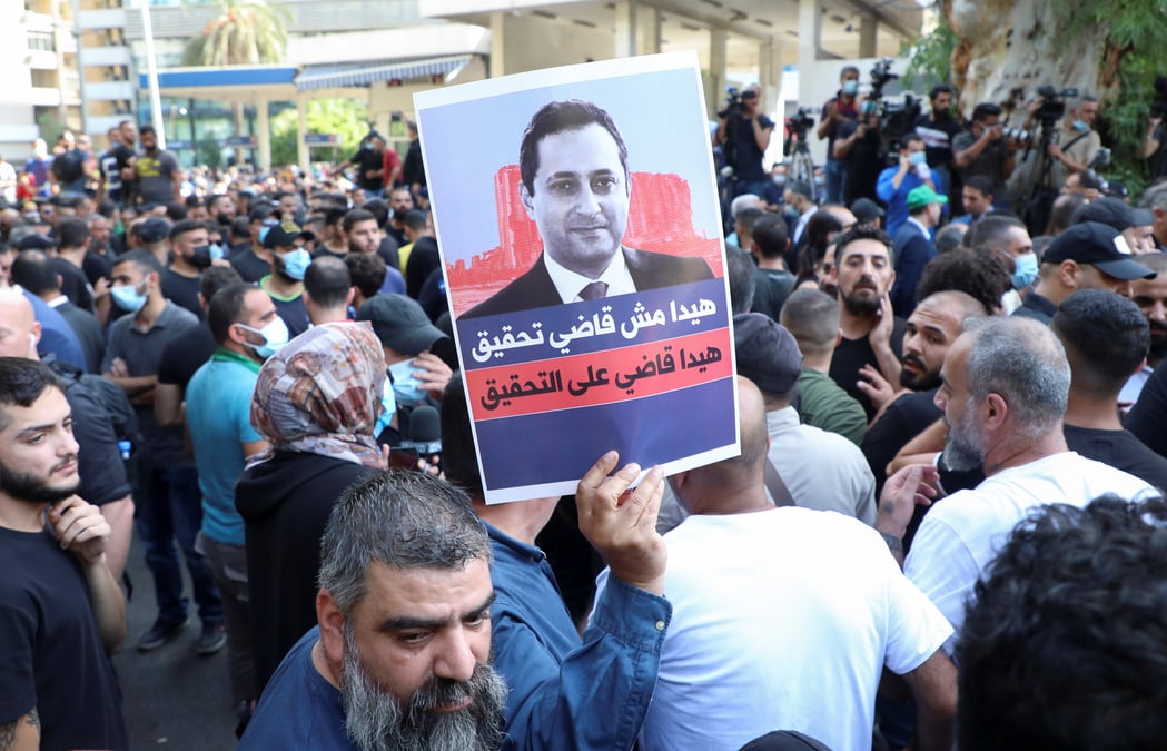 Un mort pendant une manifestation contre le juge qui enquete sur l'explosion au port de beyrouth