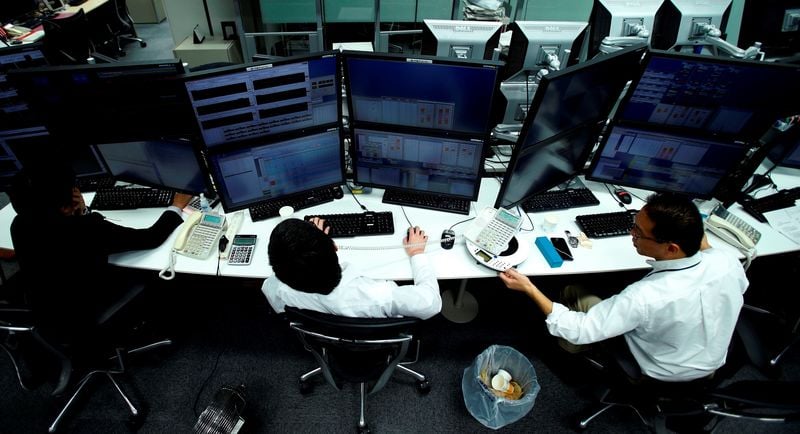 Les societes japonaises de negoce reduisent leurs investissements et vendent des actifs