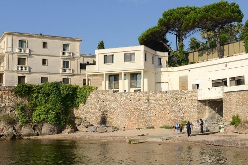 La procédure a permis de geler plusieurs propriétés de luxe, dont un domaine  à Grasse (Alpes-Maritimes) et des villas à Saint-Raphaël et Grimaud (Var). (Photo d'illustration)