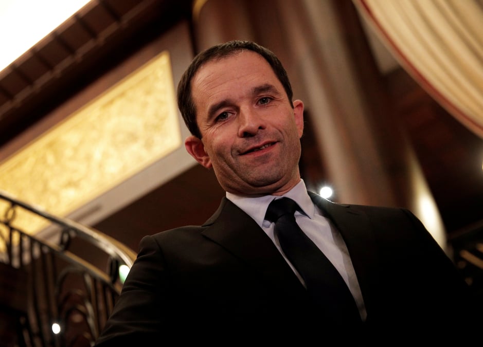 L'accord bayrou-macron ne change rien a ma campagne, dit hamon