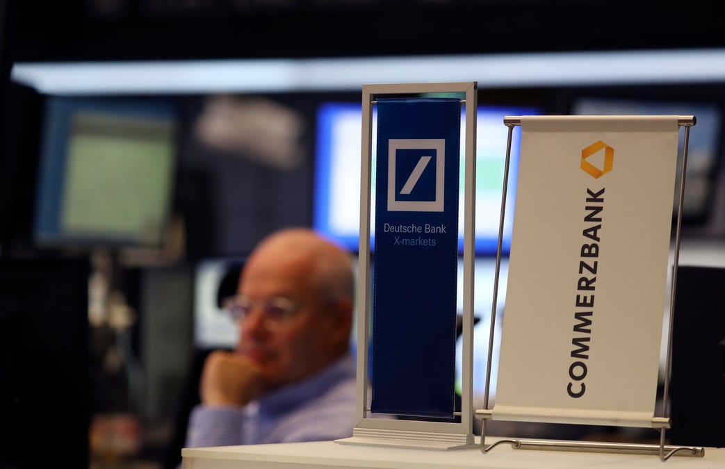 Vingt mille postes menaces par une fusion d.bank/commerzbank