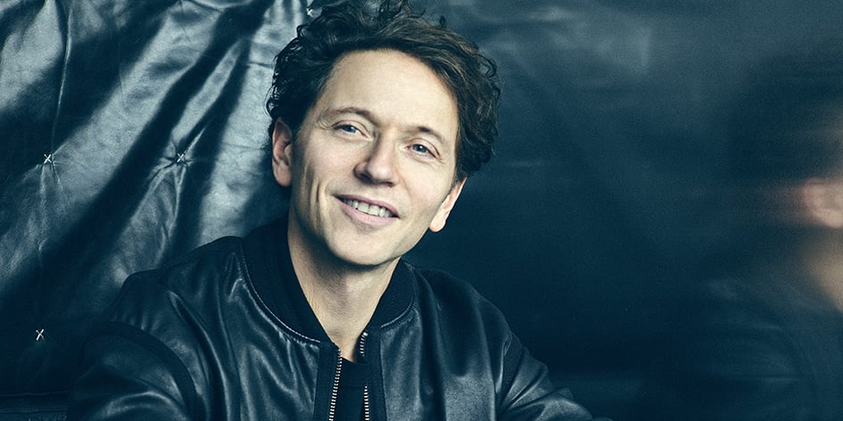 Raphaël jouera cet été dans une quinzaine de festivals. Sa tournée débutera fin 2025.