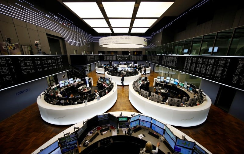 Les bourses europeennes hesitantes a mi-seance