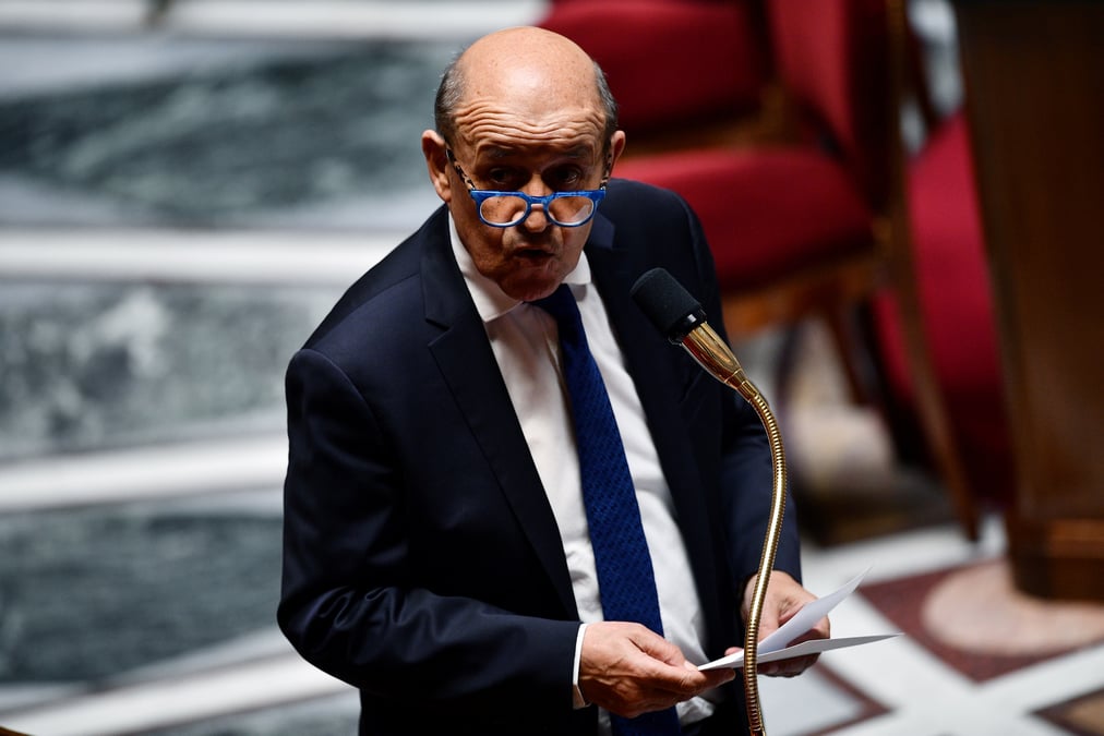 La france preoccupee par la situation a hong kong, selon le drian