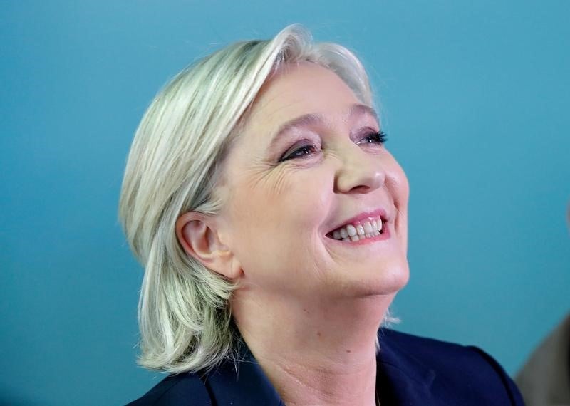 Jean-marie le pen estime que la campagne de sa fille a ete "trop cool"