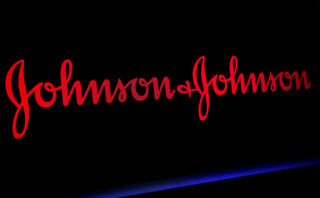 Crise des opioides: j&j condamne a verser 572 millions de dollars, l'action monte