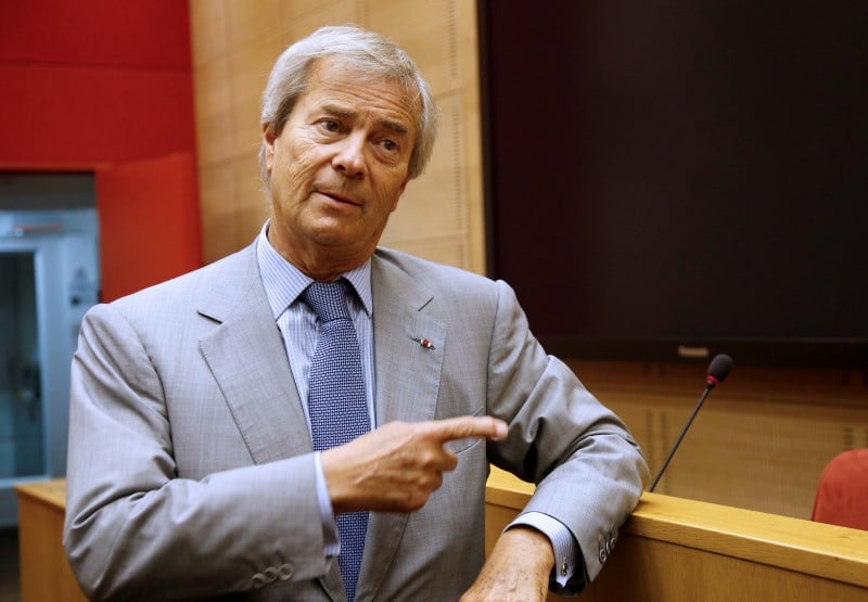 Vincent bollore defend sa gestion de canal+ devant le senat