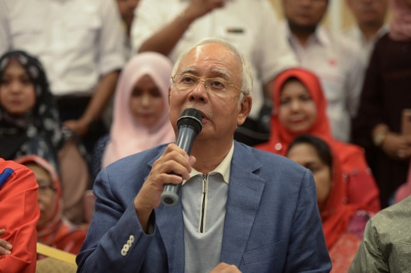 Interdiction faite a najib de quitter la malaisie