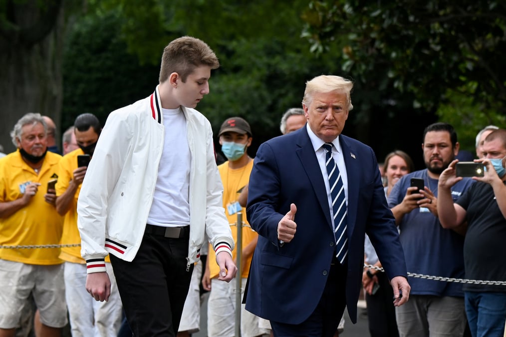Usa 2020: trump prone la reouverture des ecoles, cite l'infection au covid de son fils