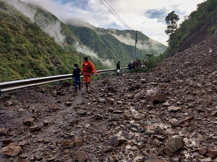 Des inondations font une centaine de morts en inde et au nepal