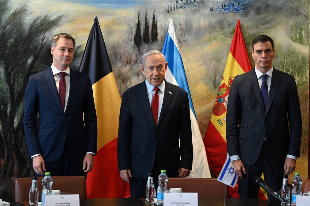 Le premier ministre espagnol pedro sanchez et le premier ministre belge alexander de croo et le premier ministre israelien benjamin netanyahu a jerusalem