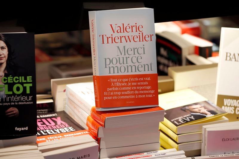 Démarrage record pour le livre de Trierweiler sur Hollande