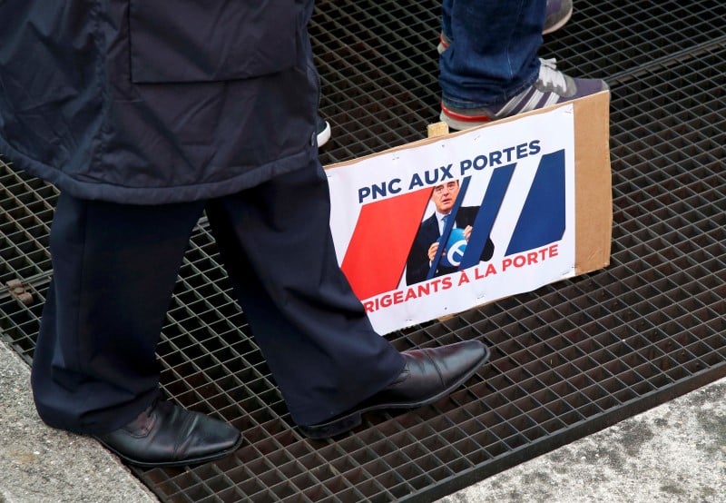Des suspects ont ete identifies apres les violences a air france