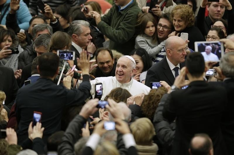 Le pape appelle les responsables de davos a repondre au defi de la pauvrete