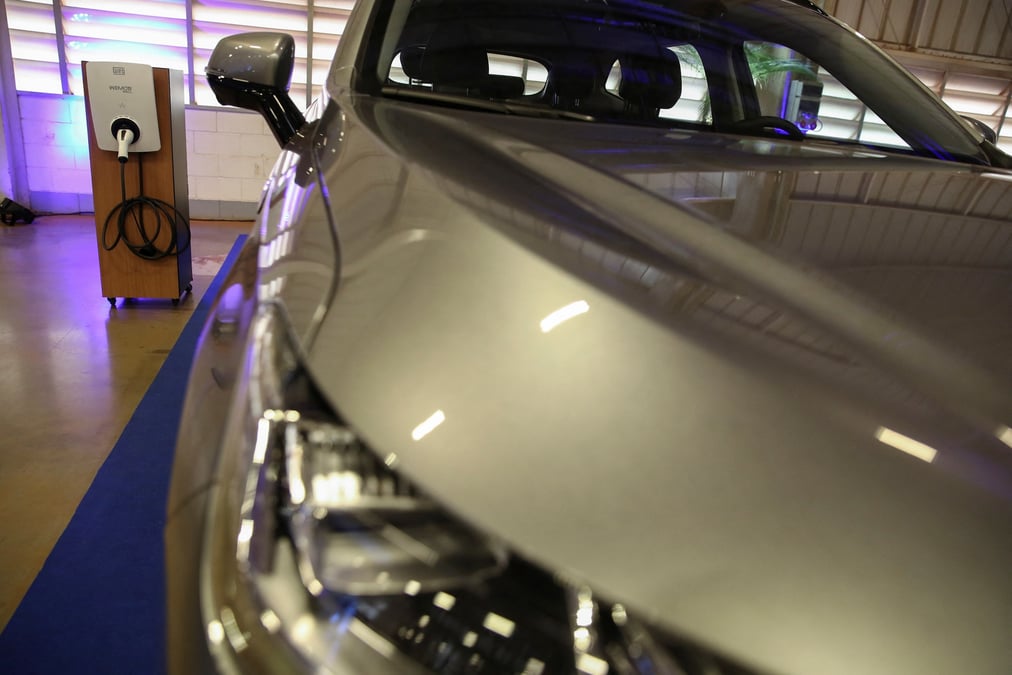 Une voiture electrique dans l'usine gwm a iracemapolis