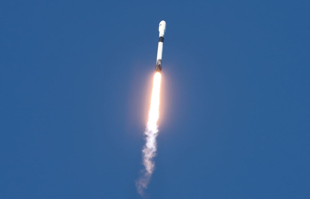 Une fusee spacex 9 decolle a cap canaveral, en floride
