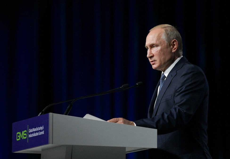 Poutine defend vers de terre et oiseaux contre l'energie eolienne