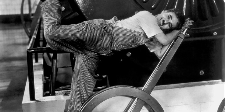 Dans son film « Les temps modernes » sorti en 1936, Charlie Chaplin dénonce les excès du capitalisme dans le monde de l'entreprise qui se caractérise alors par l'essor du taylorisme, l'organisation scientifique du travail.