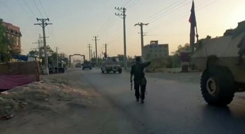 Les taliban menacent onze capitales provinciales en afghanistan