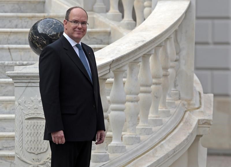 Paris Match gagne à Strasbourg contre Albert de Monaco