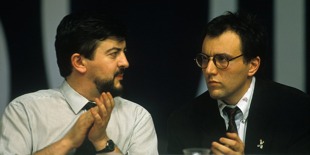 Jean-Luc Mélenchon et Julien Dray à la conférence du Parti Socialiste à Rennes, le 18 mars 1990.