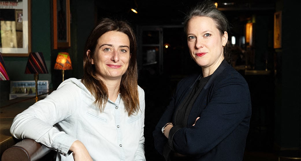La secrétaire nationale des Ecologistes-EELV Marine Tondelier et de l'économiste française Lucie Castets, alors qu'elles lancent l'association Gagnons ensemble.