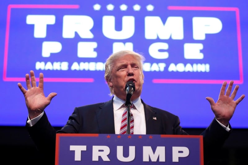 Hollande repond a trump