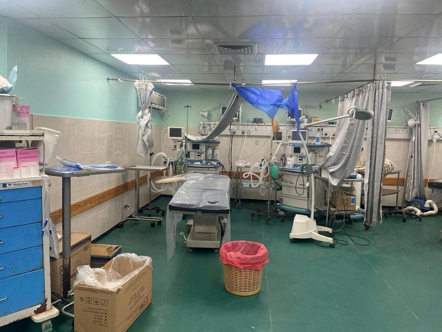 Une salle d'operation improvisee a l'interieur de l'hopital al chifa dans la ville de gaza