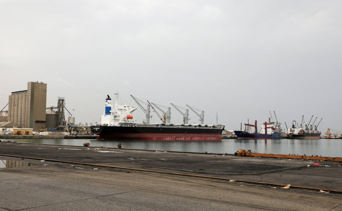 Navires a quai dans le port de hodeidah, sur la mer rouge