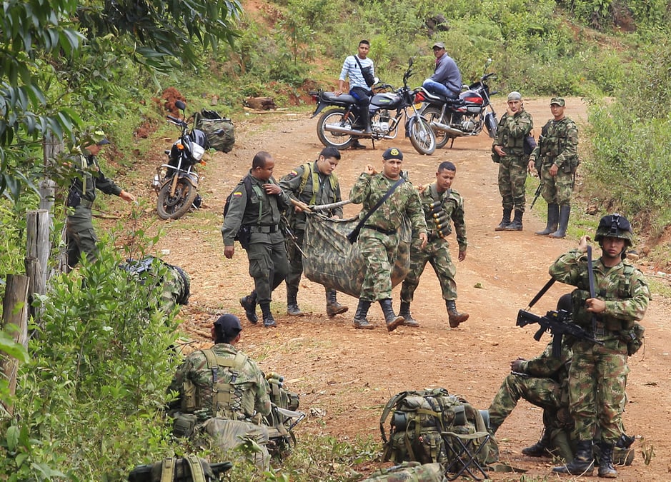 Bogota leve le moratoire sur les bombardements contre les farc