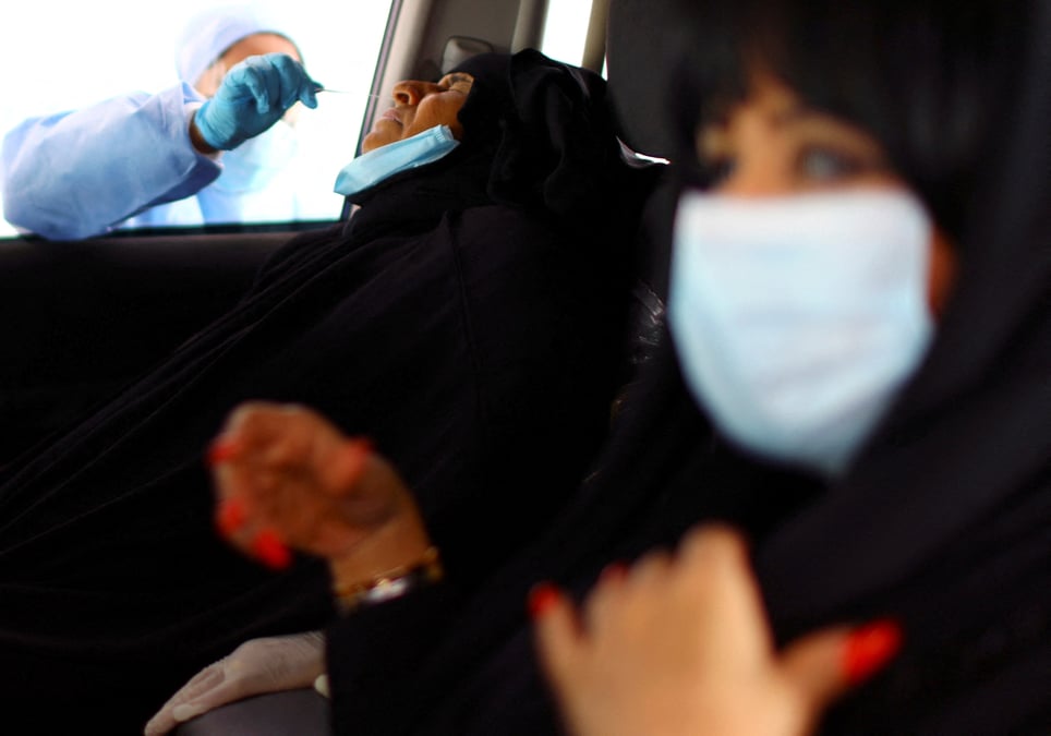 Aux emirats, les non-vaccines ne pourront pas se rendre a l'etranger