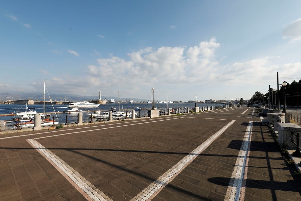 Le port de messine, en sicile