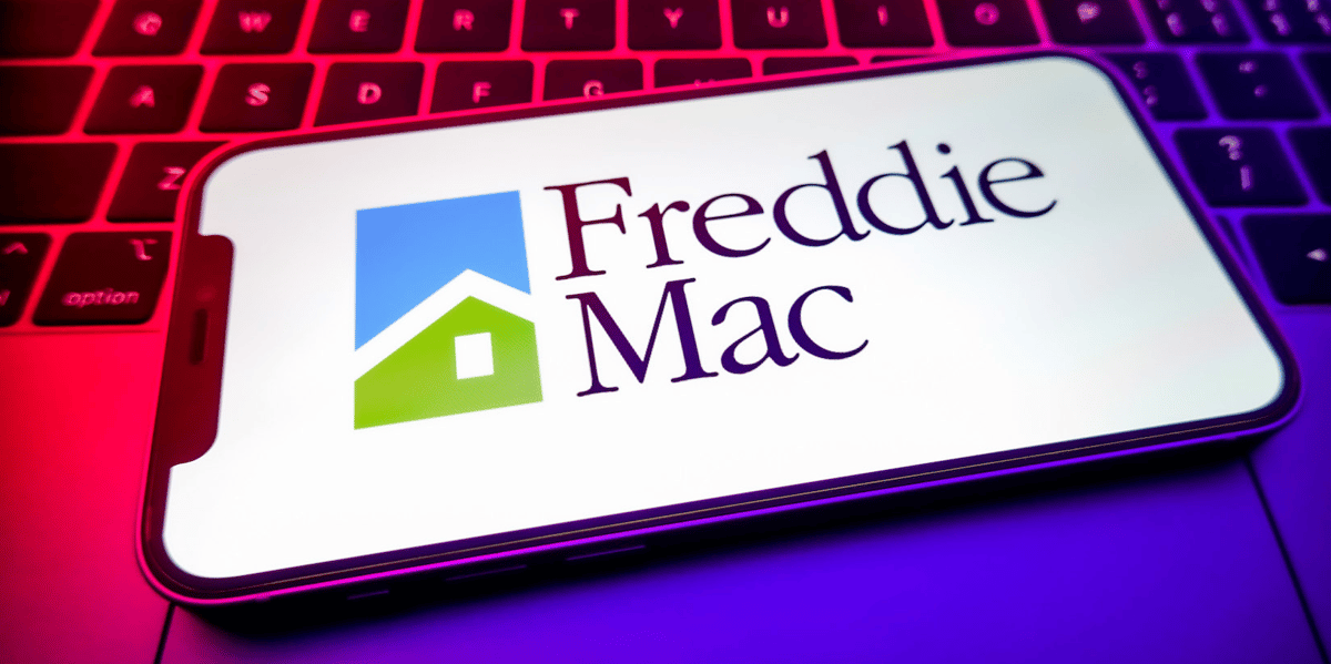 Les prêts à 30 ans, les plus populaires dans la première économie mondiale, ont ainsi atteint un taux de 7,09%, selon la moyenne hebdomadaire observée par le groupe de refinancement immobilier Freddie Mac, contre 6,96% la semaine précédente. C'est la première fois depuis novembre dernier que les coûts du crédit immobilier dépassent de nouveau les 7%, a précisé l'entreprise sur son site.
