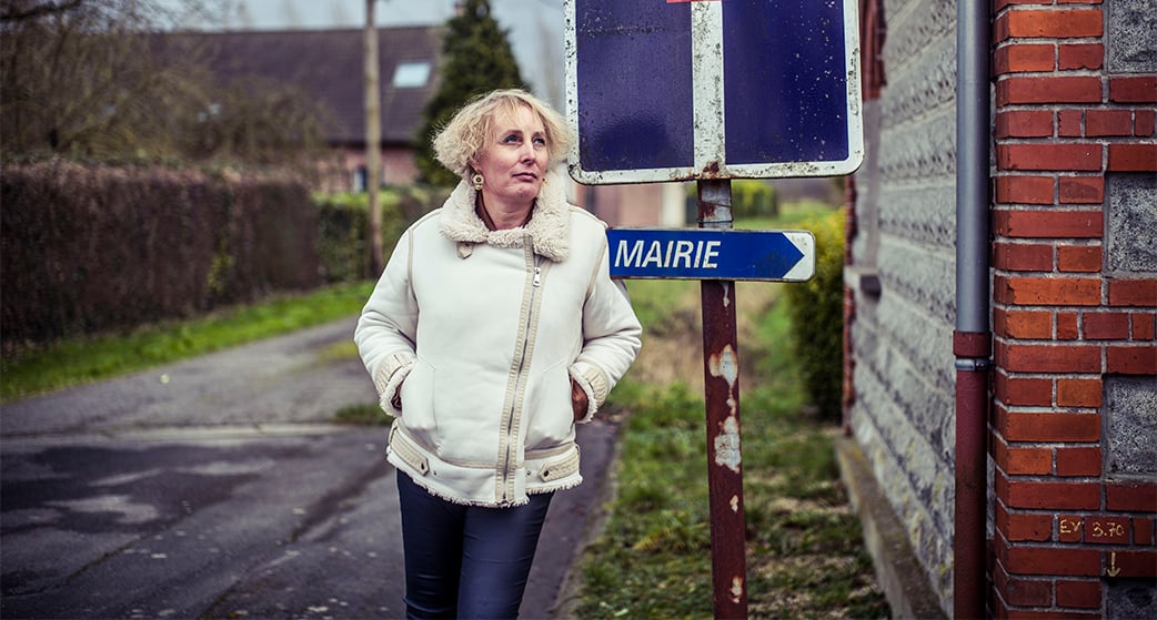 Première maire transgenre de France, Marie Cau a démissionné, suite à de nombreuses pressions et à des faits de harcèlement de la part de certains habitants.