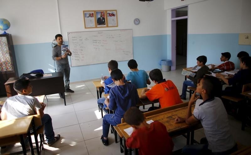 En turquie, 400.000 enfants syriens refugies ne vont pas a l'ecole